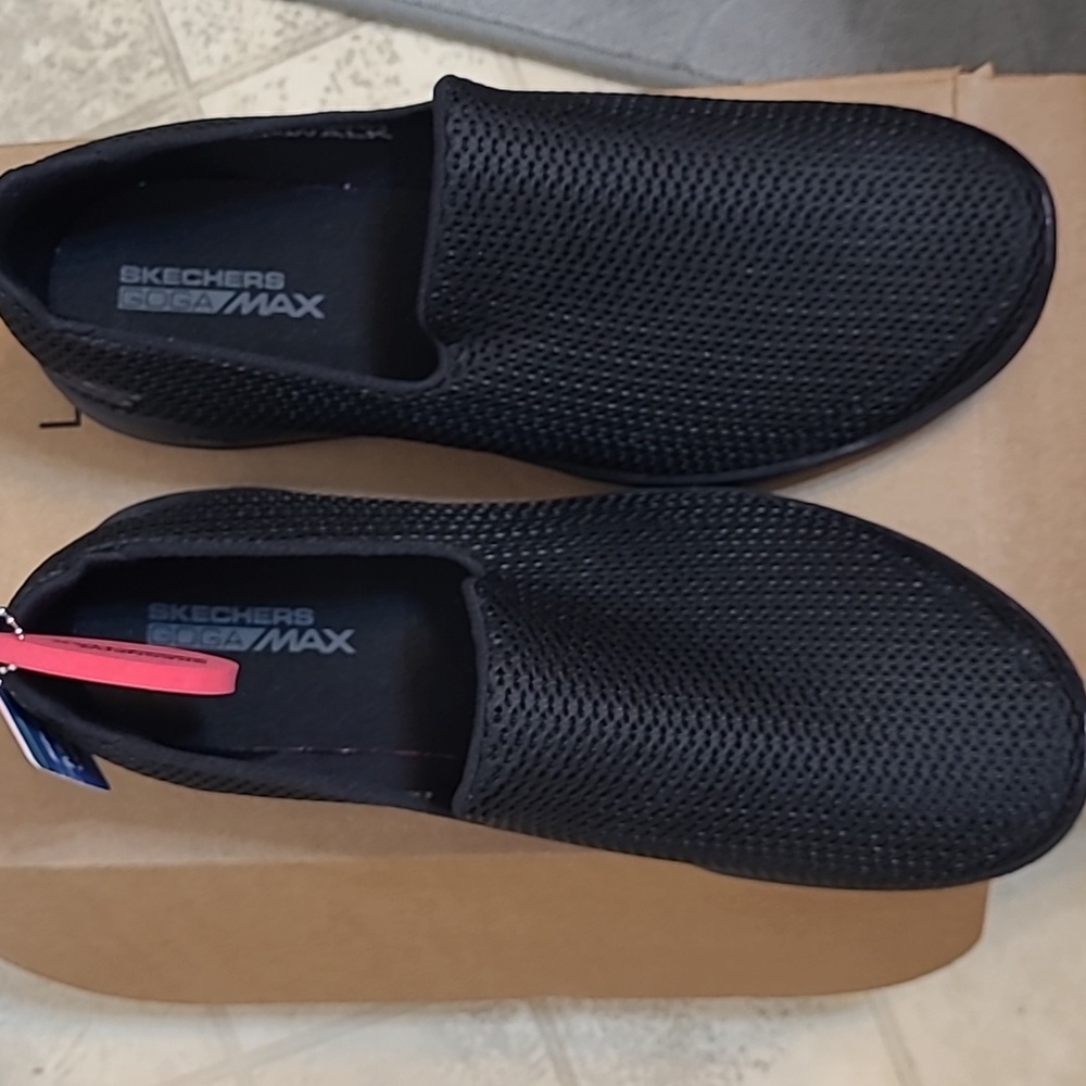Women's skechers go walk Gen 5 slip on shoes